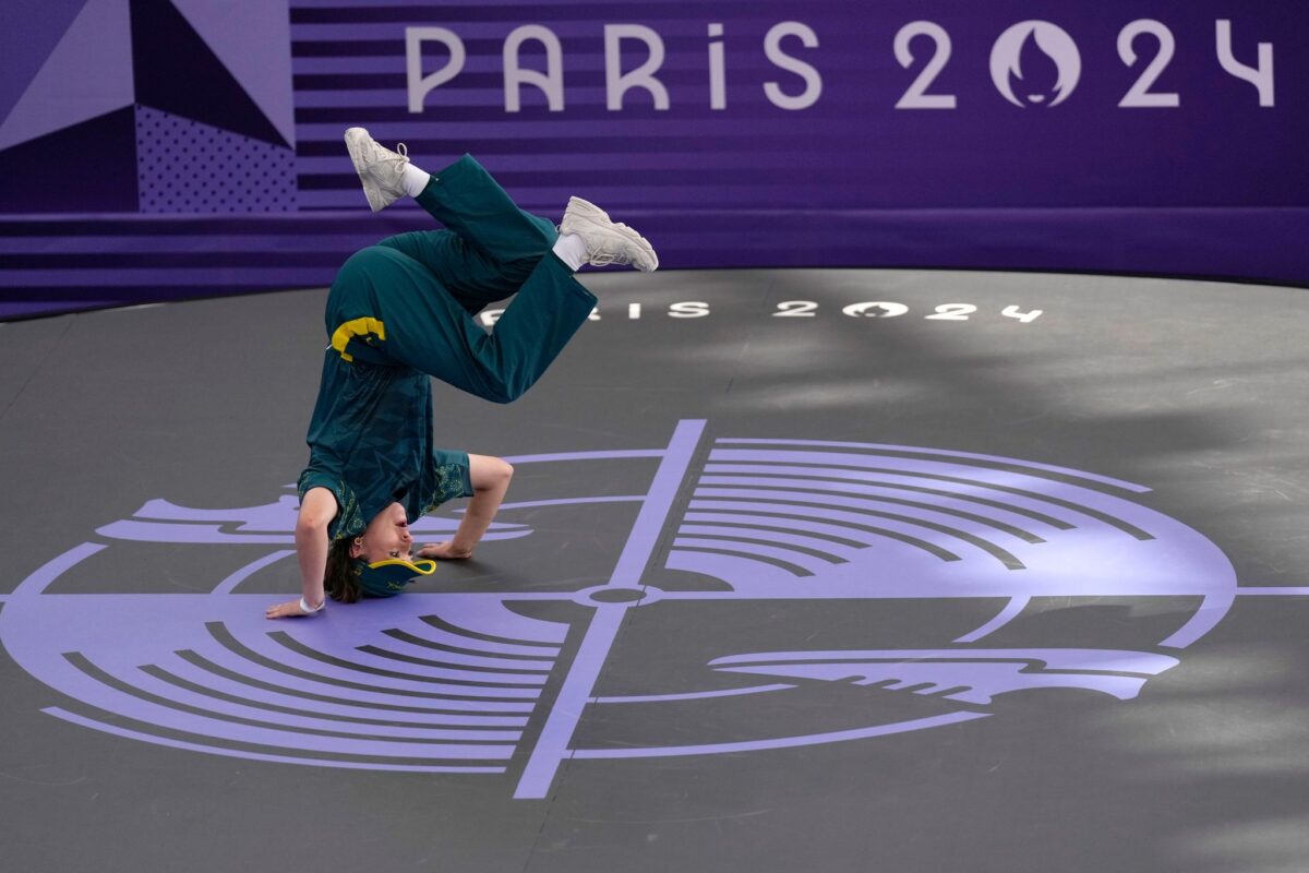 Während ihres Aiftritts bei den Olympischen Spielen wälzte sich Gunn auf dem Boden oder hüpfte wie ein Känguru.