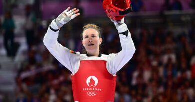 Lorena Brandl aus Deutschland kommt zum Kampf gegen Lee aus Südkorea.