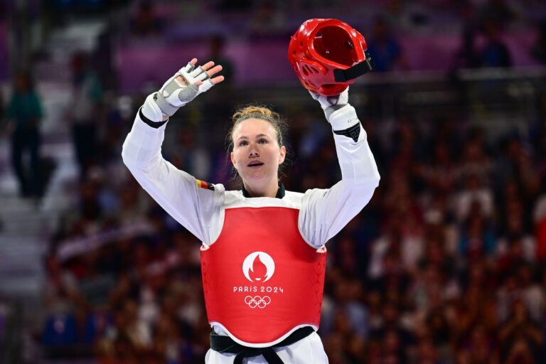 Lorena Brandl aus Deutschland kommt zum Kampf gegen Lee aus Südkorea.