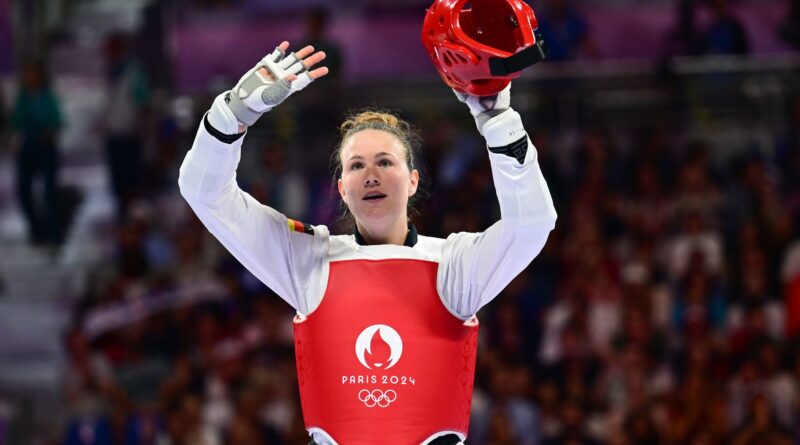 Lorena Brandl aus Deutschland kommt zum Kampf gegen Lee aus Südkorea.