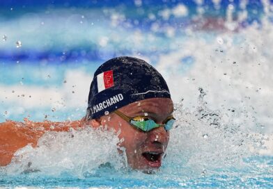 Léon Marchand hat sein viertes Olympia-Gold gewonnen.