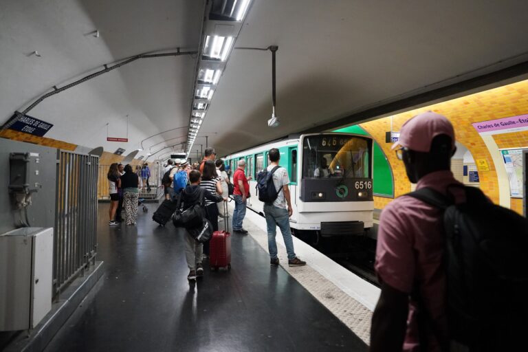 Die Metro galt als wunder Punkt von Olympia in Paris, aber der Verkehr läuft reibungslos.