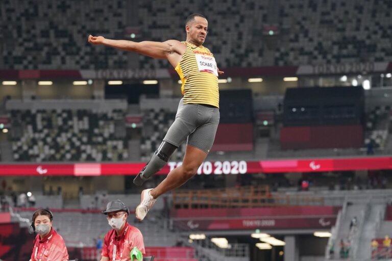 Léon Schäfer peilt bei den Paralympics-Gold im Weitsprung an.