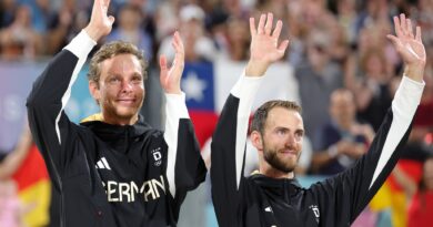 Nach Platz zwei bei Olympia sind Nils Ehlers (l) und Clemens Wickler auch bei der EM erfolgreich.