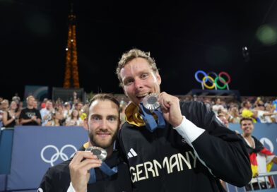 Das deutsche Beach-Duo Nils Ehlers (r) und Clemens Wickler holt Silber.