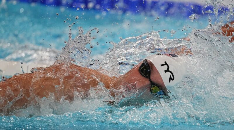 Bobby Finke hat den Weltrekord über 1500 Meter Freistil geknackt.