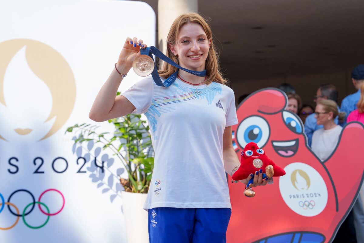 Ana Barbosu freut sich über ihre olympische Bronzemedaille.