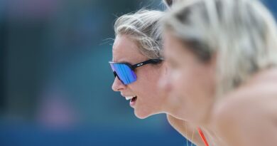 Olympia-Enttäuschung weg: Louisa Lippmann (l) und Laura Ludwig sind bei der EM im Achtelfinale.