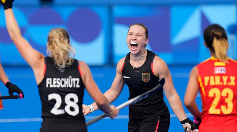 Die deutschen Hockey-Frauen bejubeln den Einzug in das Viertelfinale.