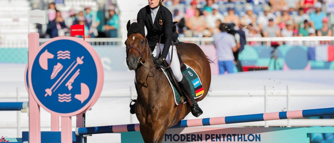 Fünfkämpferin Annika Zillekens strauchelt beim Reiten.