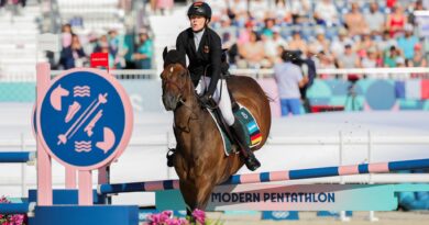 Fünfkämpferin Annika Zillekens strauchelt beim Reiten.