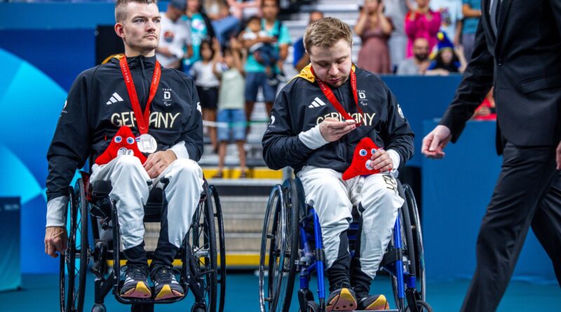 Silber für das Tischtennis-Doppel Thomas Schmidberger (l) und Valentin Baus (r).