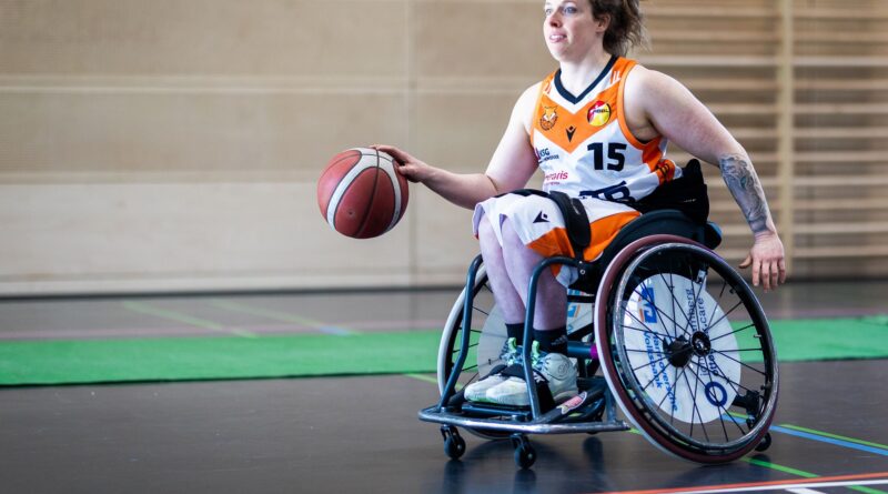 Profi-Rollstuhlbasketballerin Vanessa Erskine spielt in der Liga in einem Männer-Team.