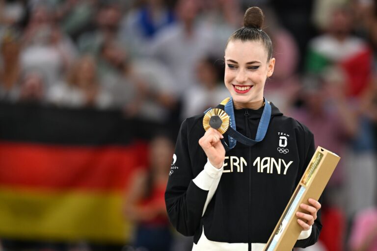 Darja Varfolomeev ist Olympiasiegerin und hat für dieses Ziel eine Ehrenrunde in der Schule in Kauf genommen.