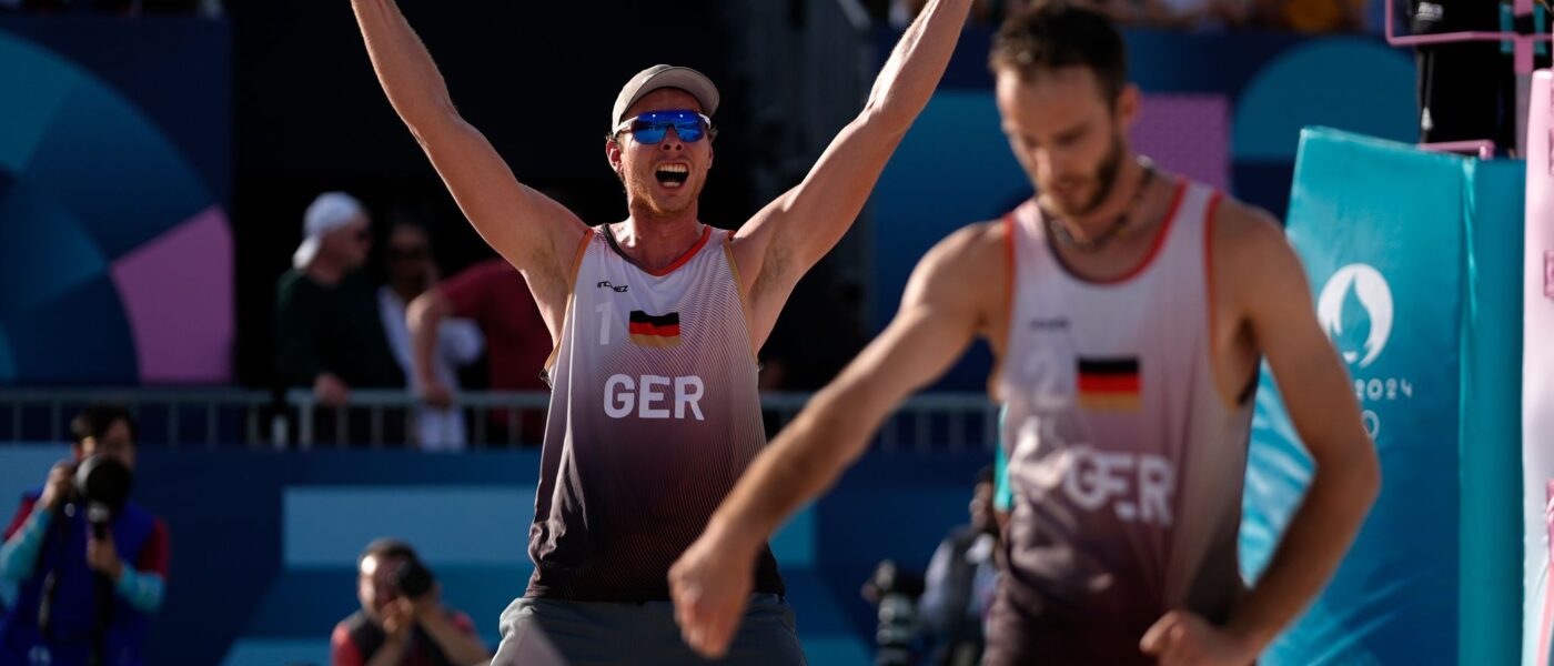 Im Finale treffen die Deutschen Nils Ehlers (l) und Clemens Wickler auf den großen Favoriten.