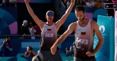 Im Finale treffen die Deutschen Nils Ehlers (l) und Clemens Wickler auf den großen Favoriten.