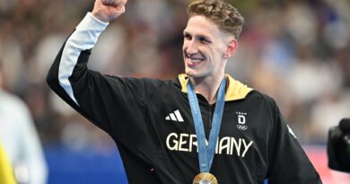 Lukas Märtens hat als erster deutscher Mann seit 1988 Olympia-Gold im Beckenschwimmen gewonnen.