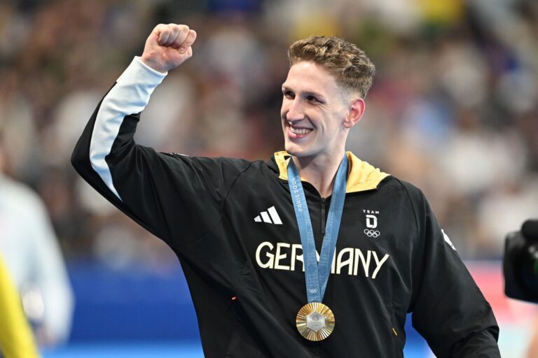 Lukas Märtens hat als erster deutscher Mann seit 1988 Olympia-Gold im Beckenschwimmen gewonnen.