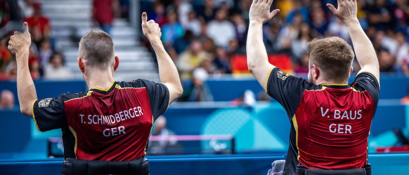 Das Tischtennis-Doppel Thomas Schmidberger (l) und Valentin Baus will auch am Samstag mit den Fans jubeln.