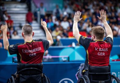 Das Tischtennis-Doppel Thomas Schmidberger (l) und Valentin Baus will auch am Samstag mit den Fans jubeln.