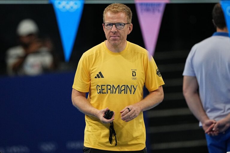 Die deutschen Freiwasserschwimmer müssen früh aufstehen.