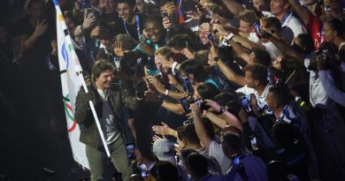 Tom Cruise war einer der Stars der Abschlussfeier in Paris.