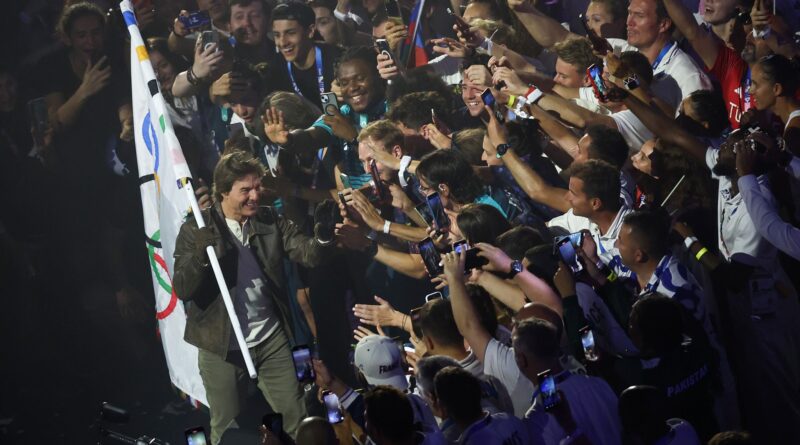 Tom Cruise war einer der Stars der Abschlussfeier in Paris.