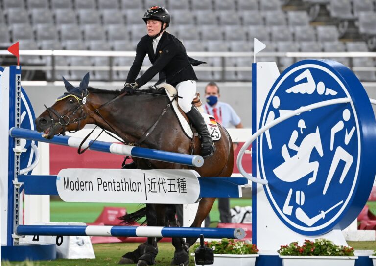 Fünfkämpferin Annika Zillekens - früher Schleu - verzweifelt bei Olympia in Tokio.