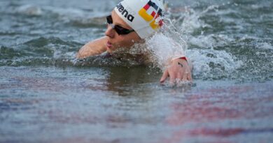 Leonie Beck berichtet von Krankheitssymptomen nach ihrem Rennen in der Seine.