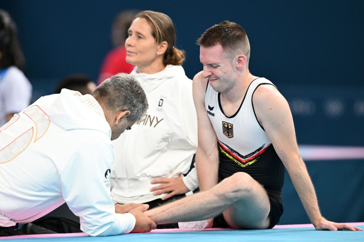 Für Fabian Vogel endet das Olympia-Debüt schmerzhaft.