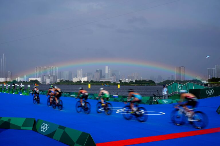 Die Regenbogenfarben sind bei Olympia nicht nur am Himmel zu sehen, die LGBTQ-Community ist auch in Paris ein Thema.