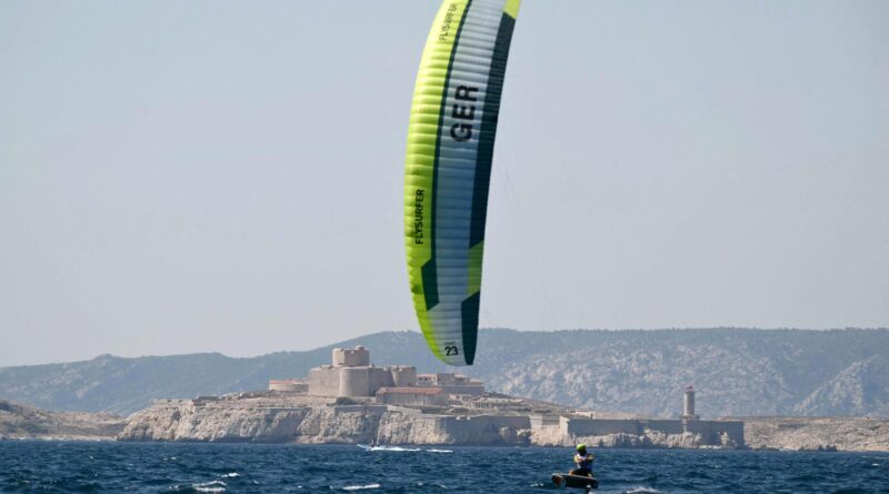 Der Deutsche Jannis Maus feiert mit den Kitesurfern Olympia-Premiere.