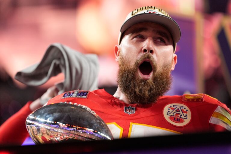 Die Vince Lombardi Trophy ist das große Ziel für Travis Kelce und die Kansas City Chiefs.