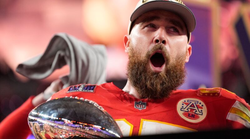 Die Vince Lombardi Trophy ist das große Ziel für Travis Kelce und die Kansas City Chiefs.