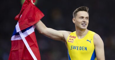 Norwegens Hürden-Star Warholm musste nach seiner 100-Meter-Niederlage gegen Schwedens Stabhochspringer ein schwedisches Trikot anziehen.