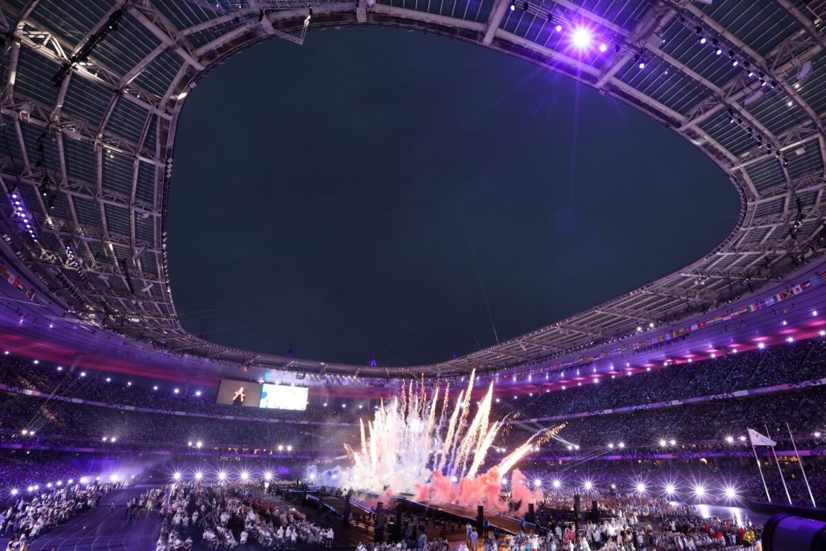 Die Abschiedszeremonie im Stade de France hat begonnen.