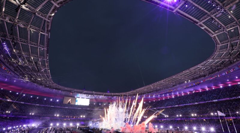 Die Abschiedszeremonie im Stade de France hat begonnen.