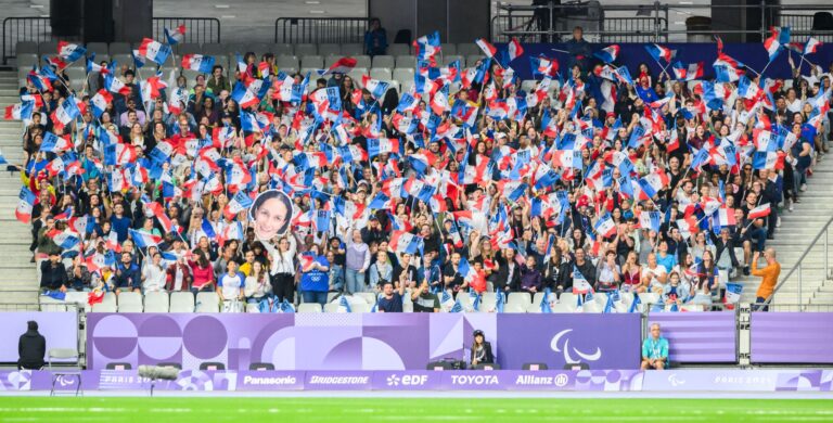 Die Fans im Stade de France haben Transgender-Sprinterin Valentina Petrillo positiv in Empfang genommen.