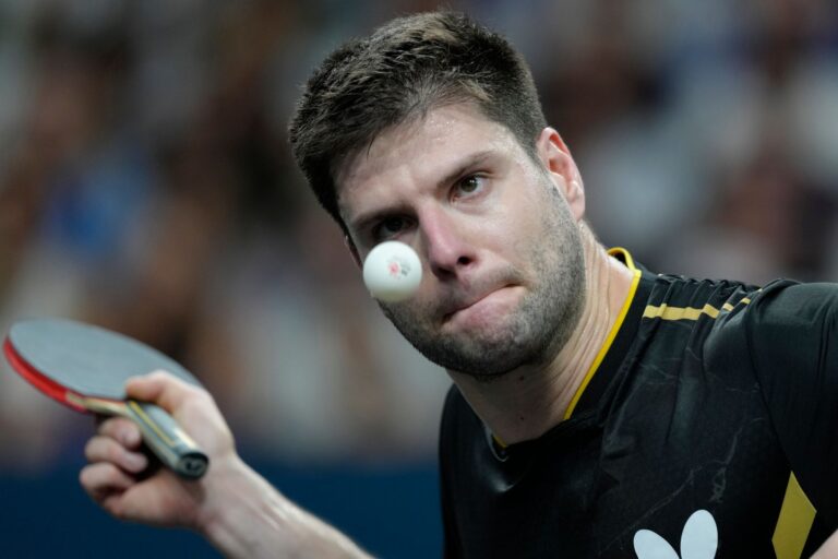 Tischtennis-Profi Dimitrij Ovtcharov erreicht beim Grand Smash in China die zweite Runde.