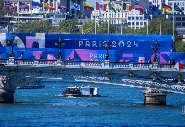 Mit einer großen Parade und Party verabschiedet Paris sich von den Olympischen Sommerspielen.