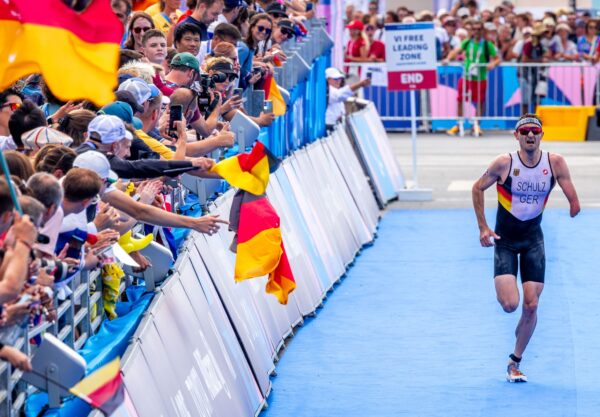 Martin Schulz holt Bronze im Triathlon.