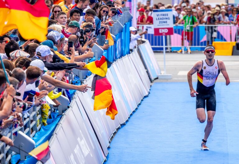 Martin Schulz holt Bronze im Triathlon.