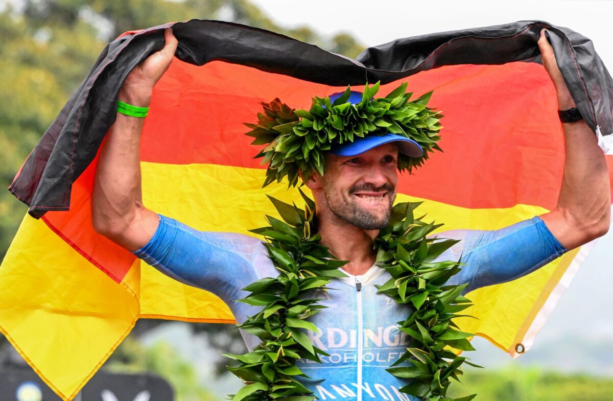 Stolzer Sieger: Patrick Lange gewinnt den Ironman auf Hawaii und jubelt.