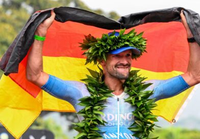 Stolzer Sieger: Patrick Lange gewinnt den Ironman auf Hawaii und jubelt.