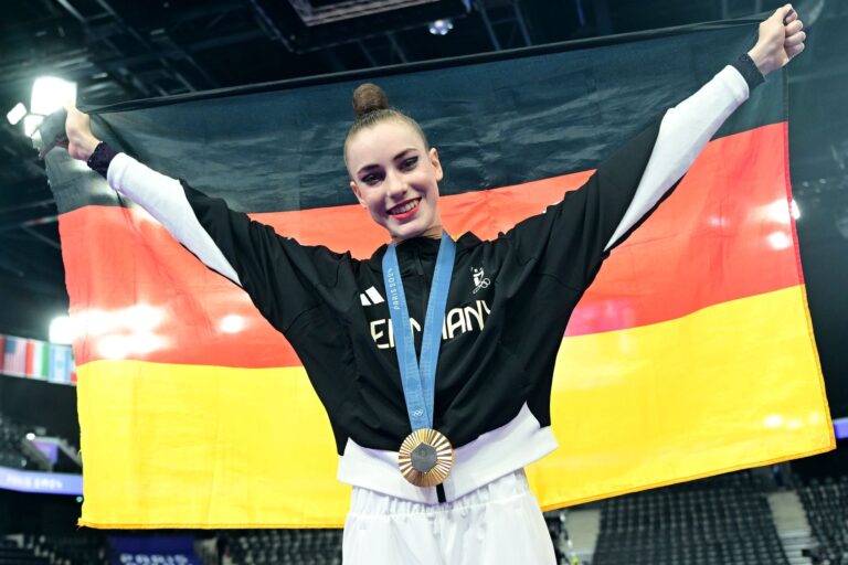 Olympiasiegerin Darja Varfolomeev soll der Star der Heim-WM 2026 werden.