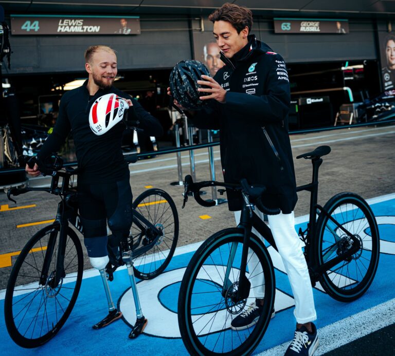 Triathlet Billy Monger (l.) und Formel-1-Pilot George Russel.