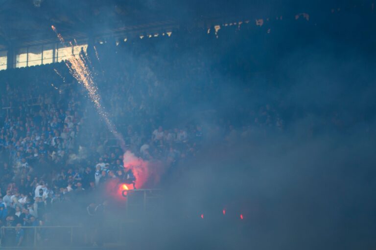 Fans von Hansa Rostock beim letzten Zweitliga-Spiel gegen den SC Paderborn im Mai.